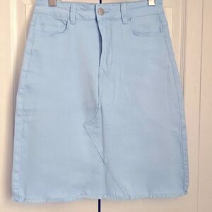 Lola High Rise Light Blue Denim Fringed Hem Skirt Size 0/26 (fits larger) NWT